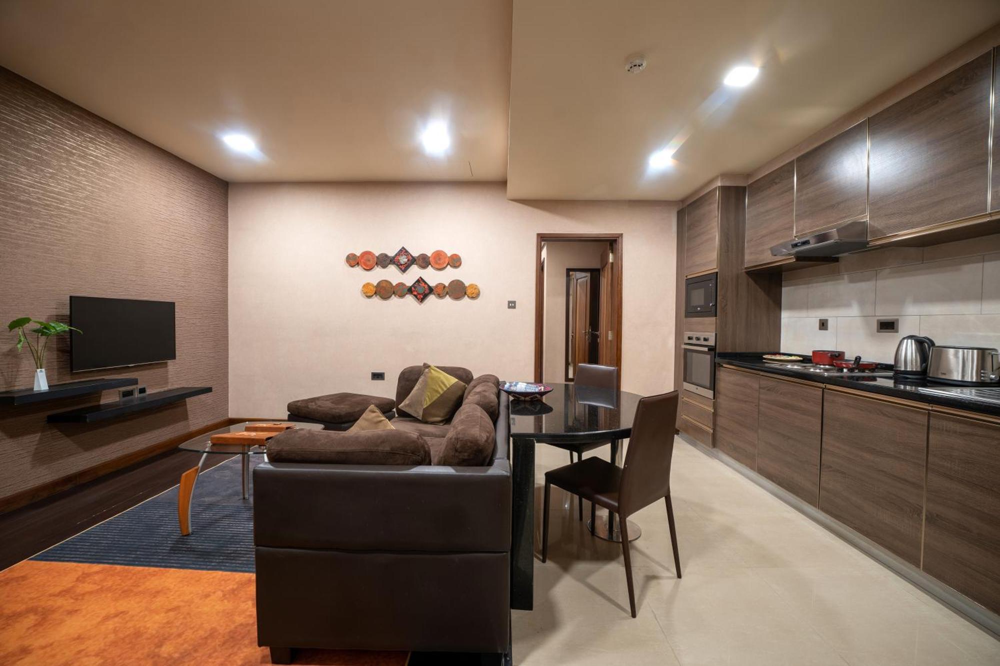 Speke Apartments Wampewo Kampala Bagian luar foto