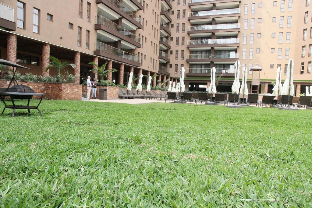 Speke Apartments Wampewo Kampala Bagian luar foto